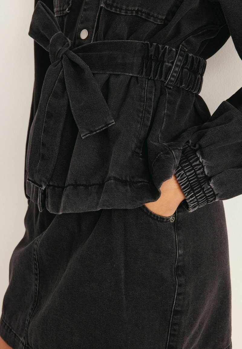 Damen Leichte Jacken | Next BELTED Jeansjacke black/schwarz - ZW34064 Damen Leichte Jacken | Next BELTED Jeansjacke black/schwarz - ZW34064