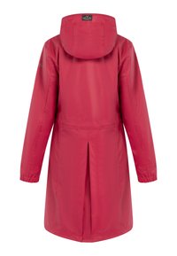 Jachetă roșie impermeabilă cu glugă, mâneci lungi, manșoane elastice și un ventilație pe spate pentru aerisire; textură netedă și lucioasă.