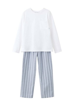 Chemise blanche à manches longues avec poche poitrine associée à un pantalon gris à rayures blanches verticales, présentée sur un fond blanc uni.