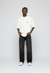 EIGHTYFIVE OPEN HEM - Jean large - black washed