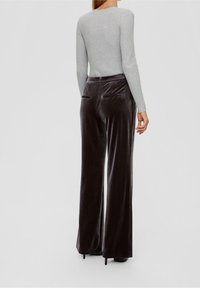 Velvet wide-leg pants in dark gray with a smooth texture. Features two back pockets and a tailored waistband for a polished look.