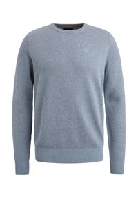 Pull en tricot bleu clair avec un motif texturé, col rond, et poignets et ourlet côtelés. Petit emblème sur la poitrine.
