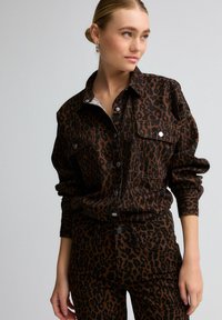 Next TALL - Užsagstoma palaidinė - leopard print