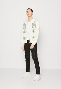 Obey Clothing TOTEM ZIP CARDIGAN UNISEX - Adīta jaka - unbleached multi