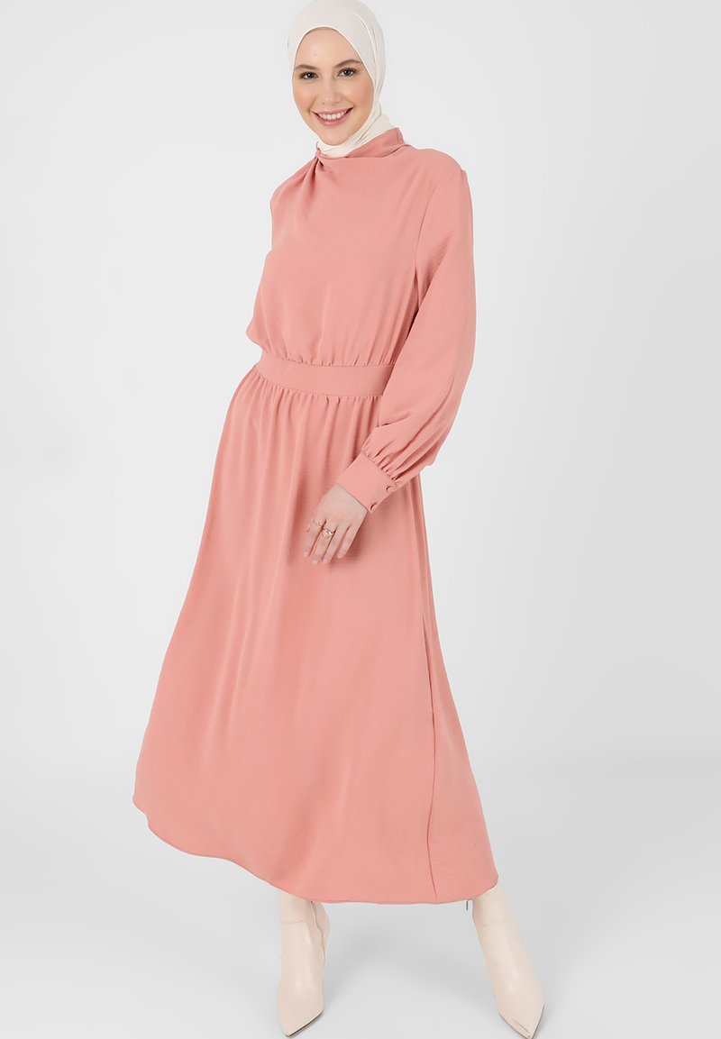 Modanisa POWDER SHAWL COLLAR MODEST REFKA. Day dress light pink