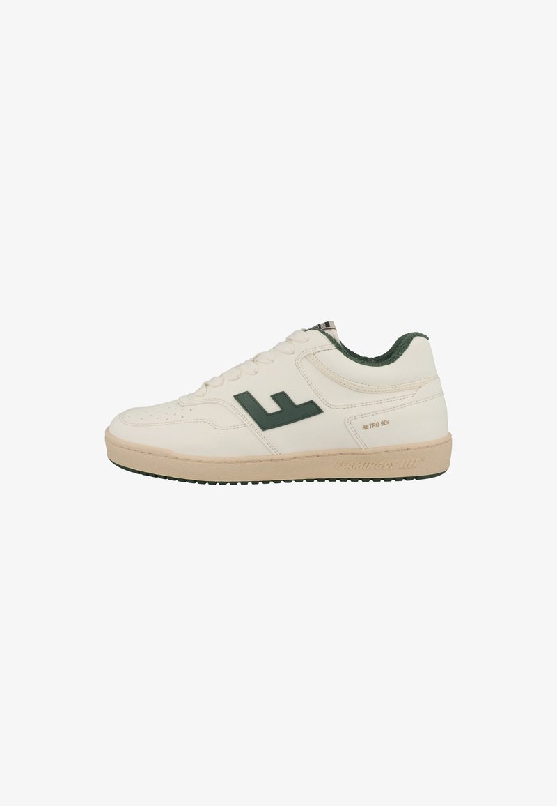 Crème-kleurige sneaker met groene accenten, een bovenwerk van glad leer, een gestructureerde rubberen zool en geperforeerde details op de neus.