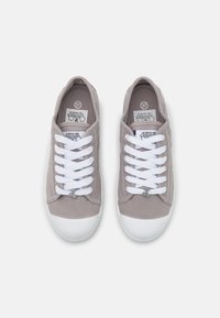 Le Temps Des Cerises BASIC - Zapatillas - paloma