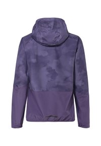 Leichte lila Regenjacke mit Kapuze, die eine glatte Textur und ein dunkleres, einfarbiges Unterteil aufweist. Elastische Bündchen und Saum.