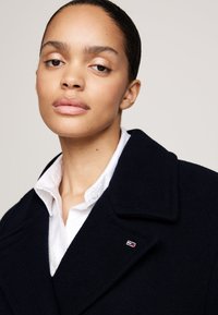 Tommy Jeans Klasický kabát - dark night navy