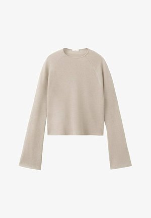 Beżowy krótki sweter z długimi, szerokimi raglanowymi rękawami. Miękka dzianina o gładkiej fakturze, prosty design bez widocznych wzorów czy dodatków.