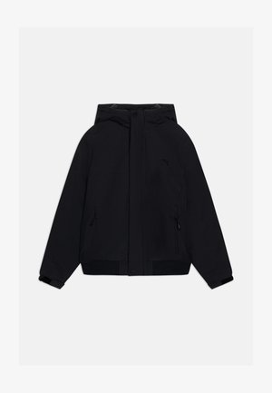 Casaco isolado preto com capuz, apresentando bolsos laterais com fecho e punhos elásticos, feito de um tecido durável com um acabamento suave.