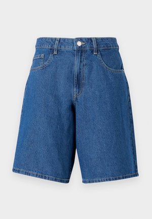 Shorts in denim blu medio, con vita alta, passanti per cintura, due tasche frontali e gamba dritta con dettagli cuciti.