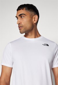 The North Face TEE - T-skjorte til trening - white