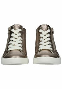 Sneakers alta in bronzo metallico con lacci bianchi, finitura testurizzata, cerniere laterali e suola in gomma, con un logo sulla linguetta.