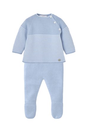 Ensemble bébé tricoté bleu clair avec haut rayé à manches longues doté de trois boutons aux épaules et pantalon uni avec pieds.