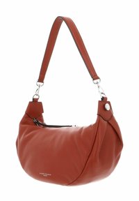 Borsa hobo in pelle ruggine con chiusura a zip e tracolla regolabile. Presenta un accento in metallo di colore argento e una superficie testurizzata.