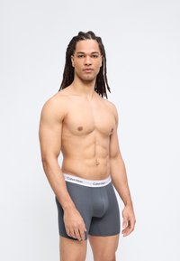 Calvin Klein Underwear BRIEF ICON COTTON STRETCH 3 PACK - Μποξεράκια σε στενή γραμμή - white/blue tulip/turbulence