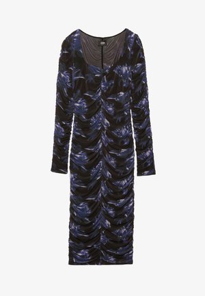 Crna haljina dugih rukava s ljubičastim cvjetnim uzorkom. Sadrži nabrane detalje duž tijela i okrugli izrez. Mekana tekstura tkanine.