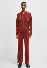 b.young BYMITZA SET 3 - Trainingsanzug - rot