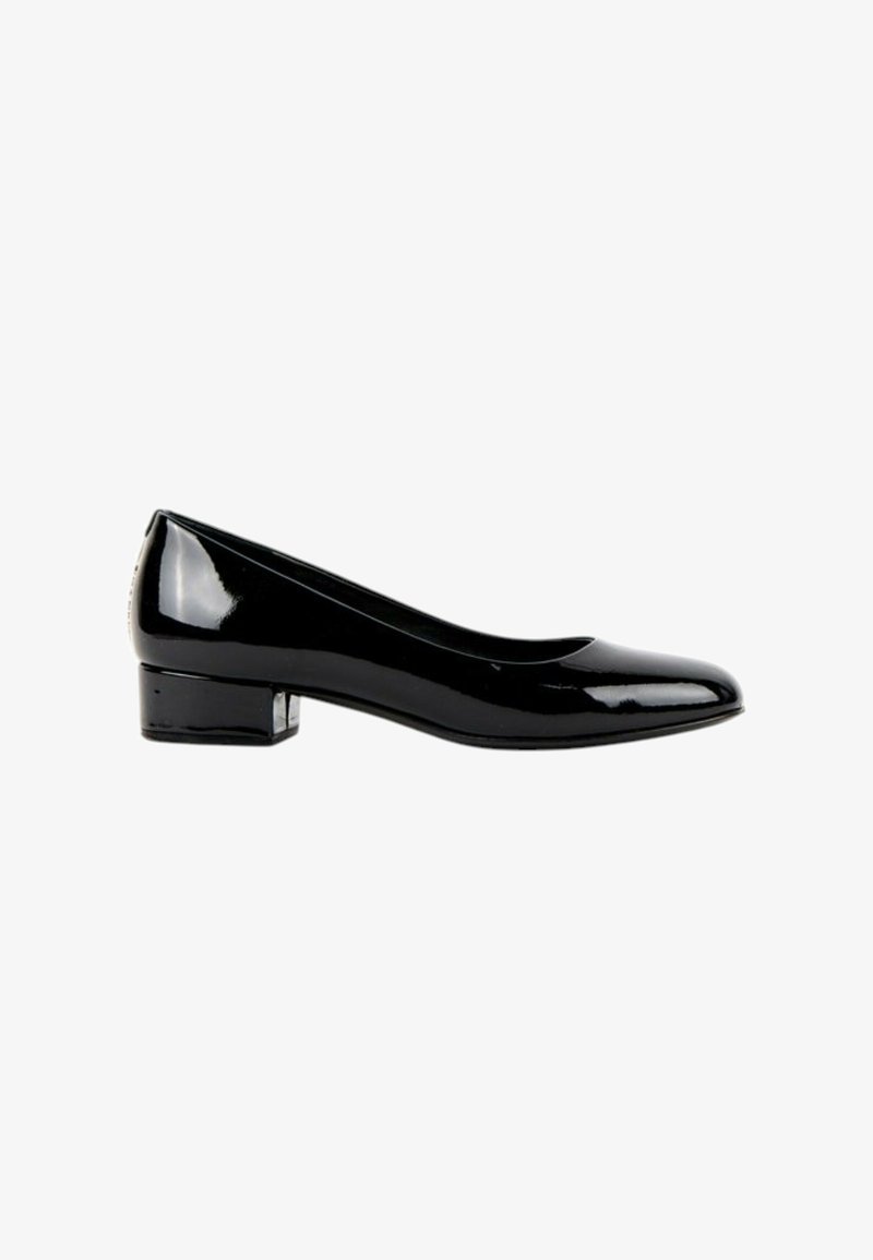 Chaussure femme habillée en cuir verni noir à talon bas, bout arrondi et talon bloc sur fond blanc.