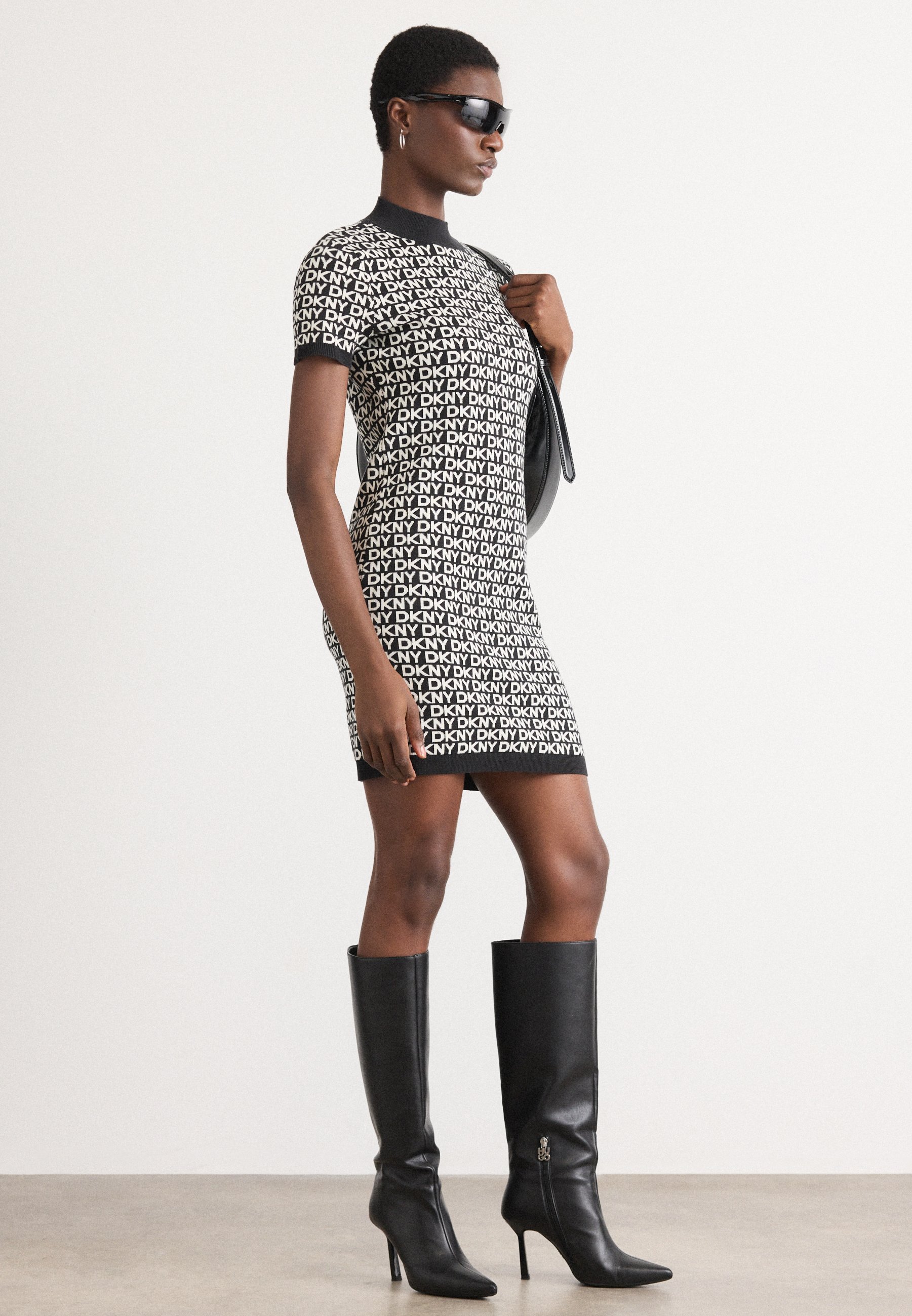 トップス Acka. jacquard mini dress DKNY LOGO JACQUARD SHORT SLEEVE MOCK NECK SHORT DRESS - Shift