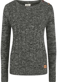Pull en tricot torsadé dans des tons de gris avec un col rond, des manches longues et des boutons en bois sur l'épaule ; comporte une petite étiquette de marque.