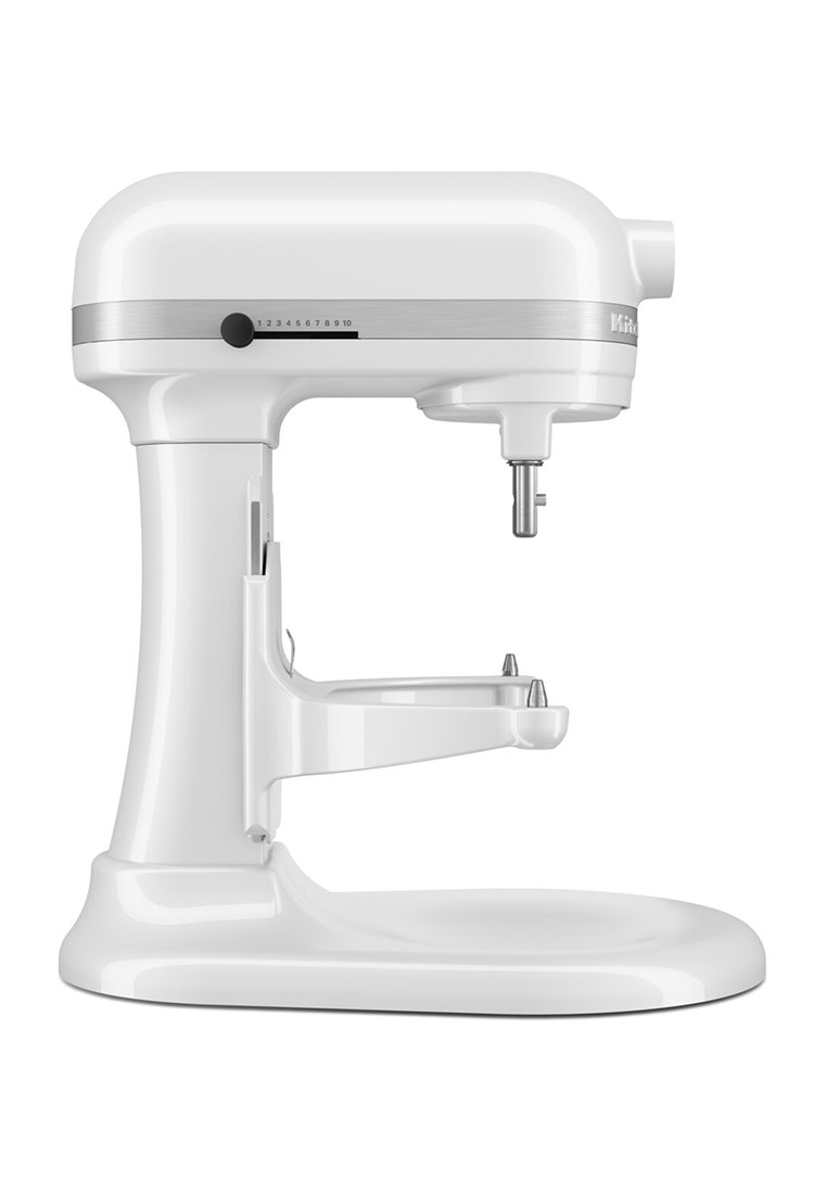 Weißer Standmixer mit glatter, glänzender Oberfläche. Verfügt über einen silbernen Steuerknopf, abnehmbare Rühraufsätze und einen abgerundeten Sockel.