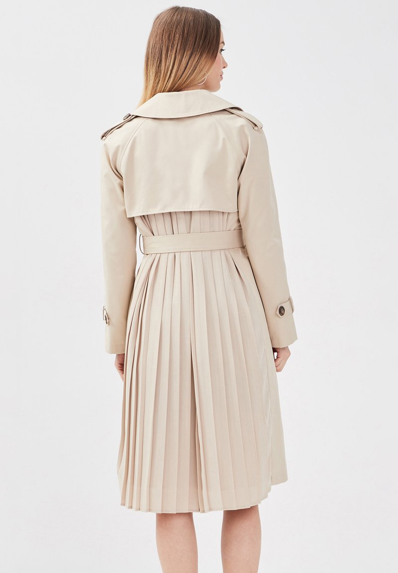 Cache Cache Trench sable