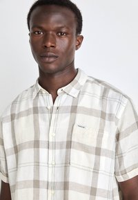 Barbour CROFT SHORT SLEEVE SUMMER SHIRT - Camisa - saltmarsh