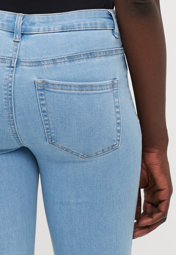 ONLWAUW POCKET - Flared Jeans3