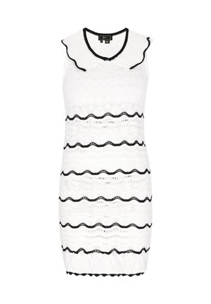 Fehér kötött ruha fodros fekete gallérral, texturált mintázattal, váltakozó csíkokkal, testhezálló fazonnal és gombos záródással.