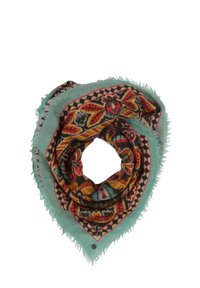 Multikleurige sjaal met bloem- en geometrische patronen op een donkere achtergrond, omrand met een lichte turquoise rand met franje aan de uiteinden.