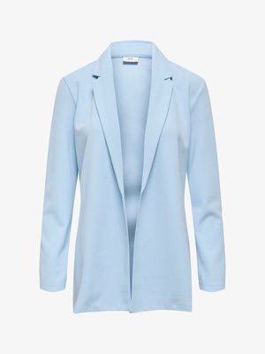Svijetloplavi blejzer od mekog tkanina, s ovratnikom u stilu šala, otvorenog prednjeg dijela i dugih rukava s jednostavnim, čistim linijama.