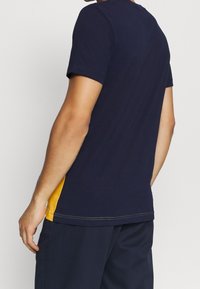 Lacoste Triko s potiskem - dark blue