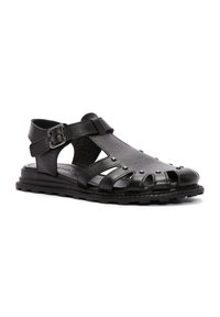 Sandali in pelle nera con design aperto sulla punta, caratterizzati da più cinturini e piccoli chiodi metallici. Include una fibbia alla caviglia e una suola texturizzata.