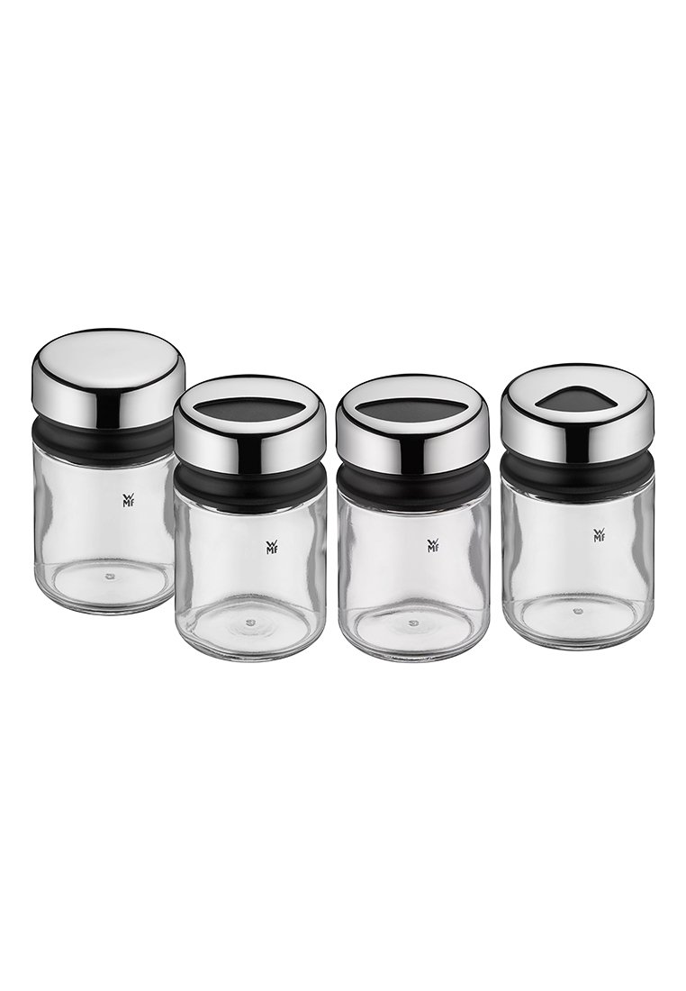 Set aus vier klaren Glasbehältern mit eleganten silbernen Deckeln. Die Deckel verfügen über schwarze Akzente und unterschiedliche Formen: rund, rechteckig und dreieckig.