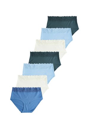 Huit paires de culottes pour femmes dans des nuances variées, y compris vert foncé, bleu clair, blanc et bleu foncé, avec une finition en dentelle à la taille.