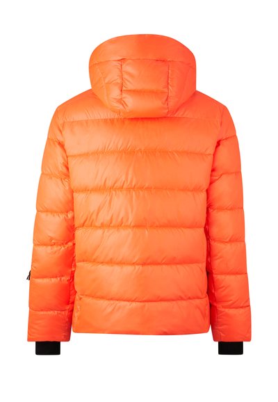 Jasnopomarańczowa, ocieplana kurtka zimowa z kapturem, długimi rękawami i czarnymi wewnętrznymi mankietami, pokazana od tyłu na białym tle.