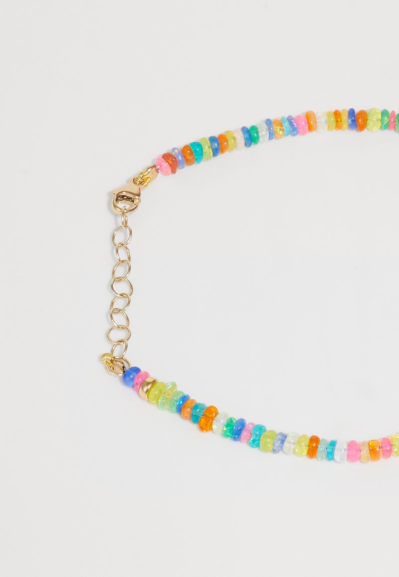 Värviline helmedega kaelakee, kus on ümmargused, läbipaistvad helmed roosa, sinise, rohelise, orange ja kollase toonides, millel on kuldne sulgus ja pikendusketi.