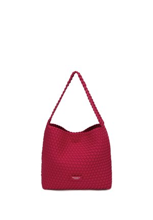 Borsa a tracolla in pelle rossa intrecciata con tracolla intrecciata e piccola etichetta del marchio "DIANA&CO FIRENZE" sul davanti.