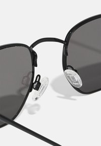 Pier One UNISEX - Saulesbrilles - black
