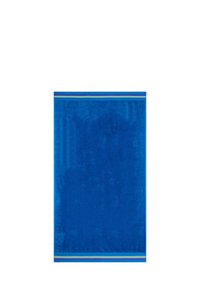 Asciugamano turchese con una superficie testurizzata e un bordo a strisce orizzontali blu, arancione e bianco nella parte superiore.