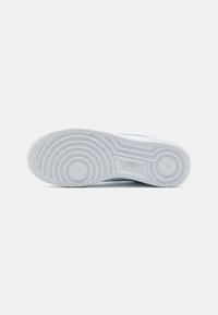 Nike Sportswear AIR FORCE 1 - Tenisice - white/university blue/white/volt/black