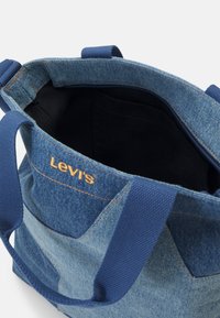 Levi's® PRIDE ICON TOTE UNISEX - Shopping bag - jeans blue