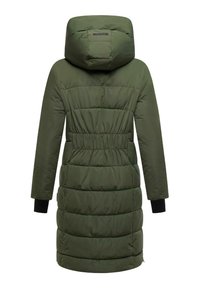 Lang gewatteerde jas in olijfgroen, met een quiltmotief, elastische taille en zwarte ribgebreide manchetten. Glad, waterafstotend materiaal.