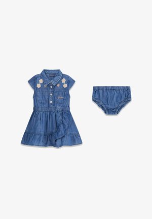 Vestido azul vaquero para niño pequeño con mangas cortas, bordado floral y de corazón, botones, cintura elástica y bombachos a juego con cintura elástica.