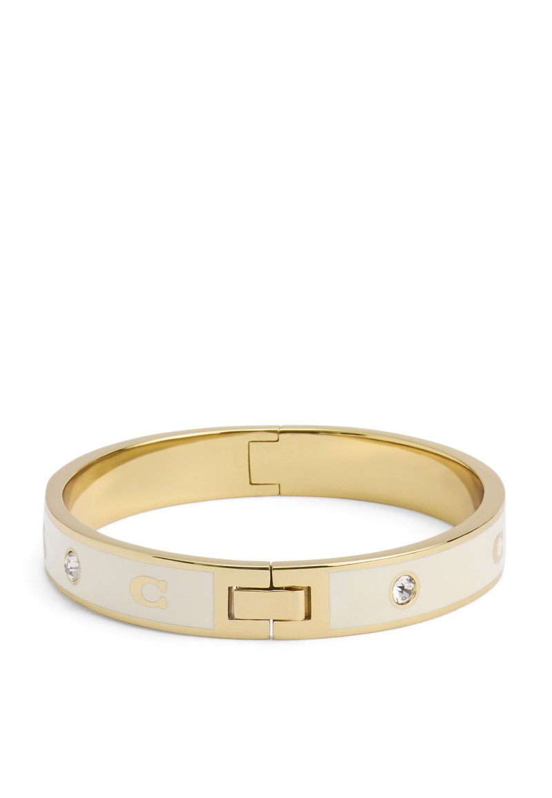 Gouden bangle-armband met een gladde, glanzende witte emaille inleg, accentueert met een kristal en gegraveerd merk aan één kant.