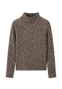 Maglione a maglia marrone e beige melangiato con maniche lunghe e colletto a coste a mock neck, esposto su uno sfondo bianco.