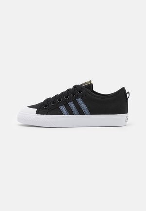 Sneakers - black