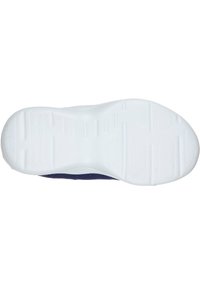 Suela de zapato deportivo con fondo de goma blanca que presenta una superficie texturizada y surcos para tracción; sección superior predominantemente en azul marino.